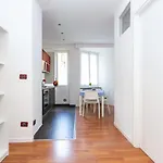 Hostdomus - Sotto Il Portico